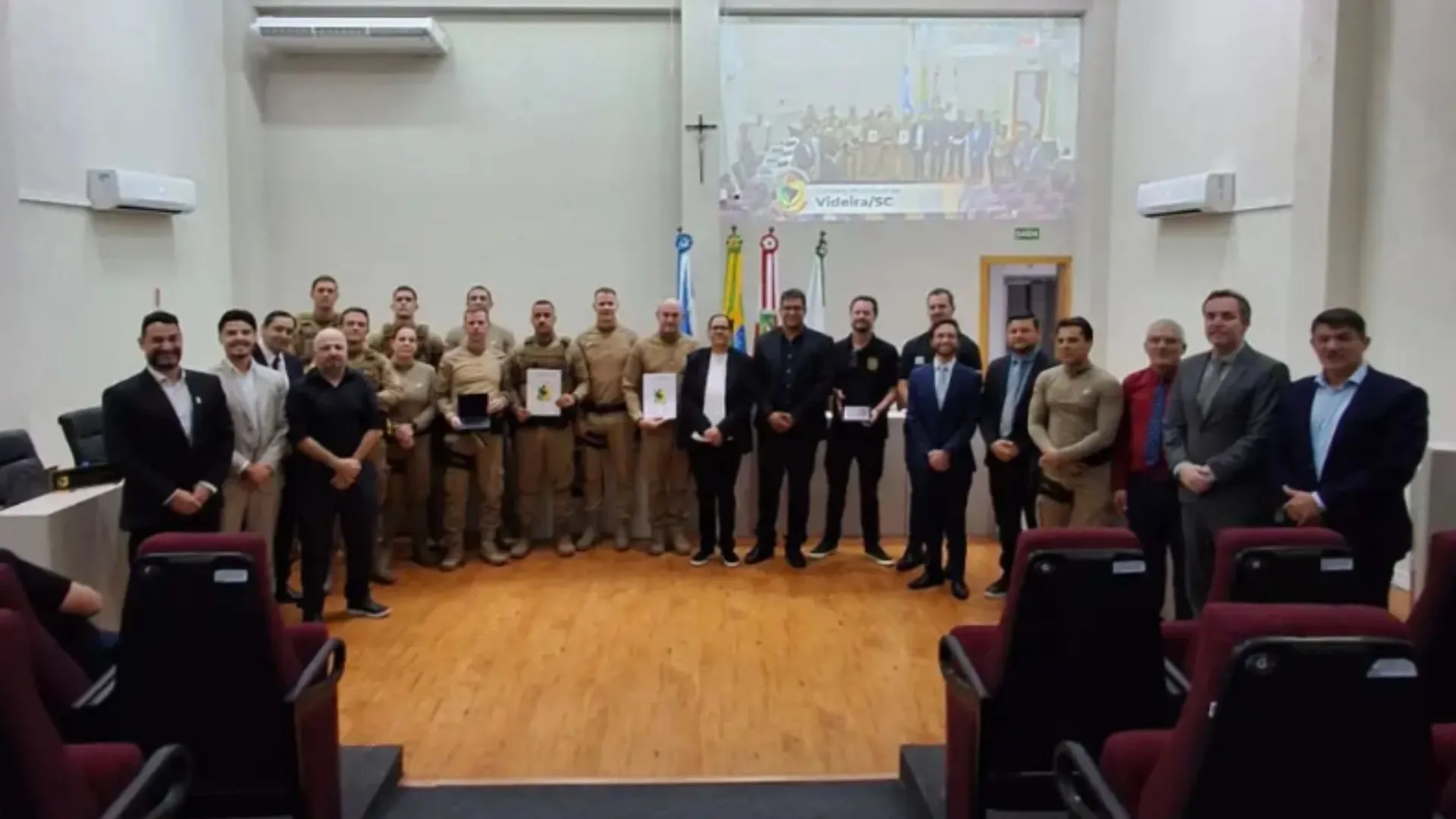 Videira homenageia forças de segurança com Moção de Aplausos