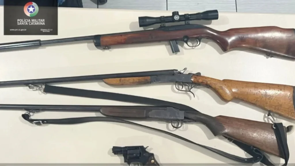 Homem em surto é preso com arsenal de armas em Tangará