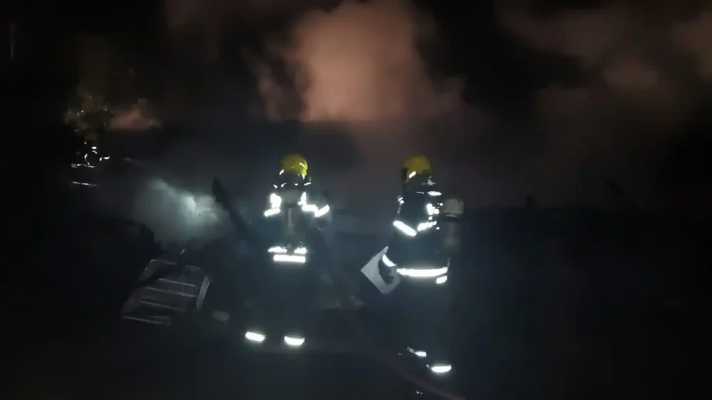 Incêndio destrói casa no bairro Alto da Boa Vista em Videira e deixa homem ferido
