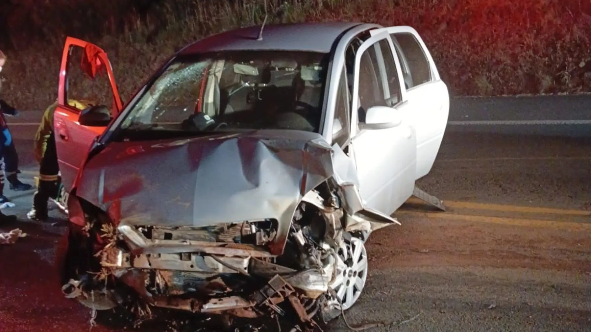 Acidente na BR-470 deixa quatro feridos no Meio-Oeste