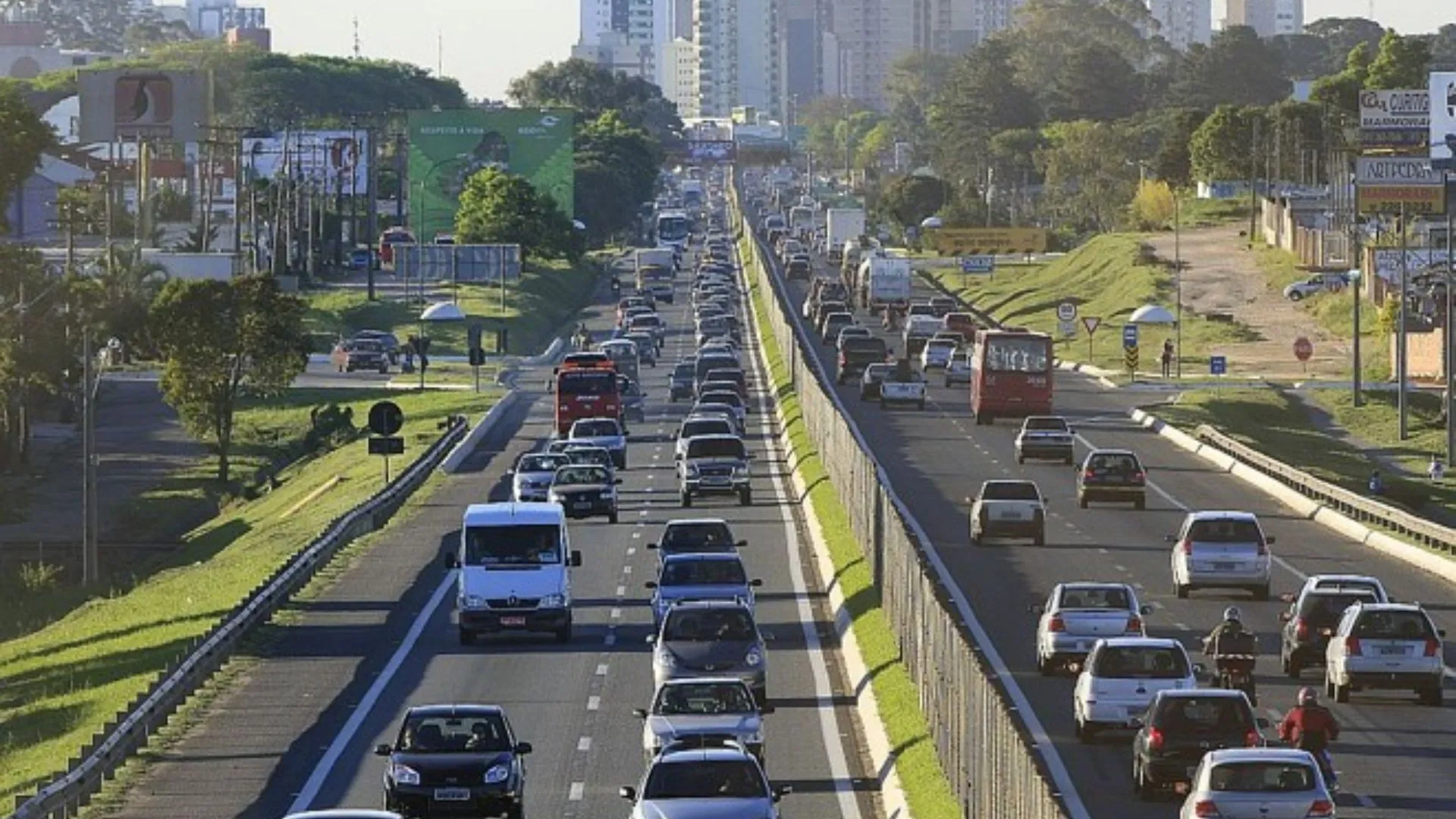 Mais de 1 milhão de veículos devem circular nas rodovias de SC entre sexta e terça-feira