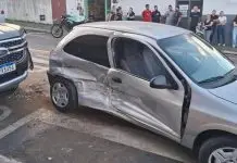 Acidente envolve cinco veículos e deixa quatro pessoas feridas Acidente envolve cinco veículos e deixa quatro pessoas feridas