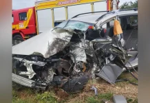 Choque violento entre veículos deixa feridos na BR-282 Choque violento entre veículos deixa feridos na BR-282