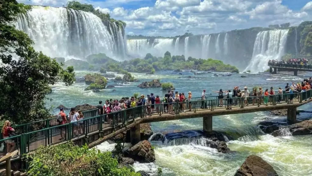Cataratas do Iguaçu têm recorde histórico de visitas
