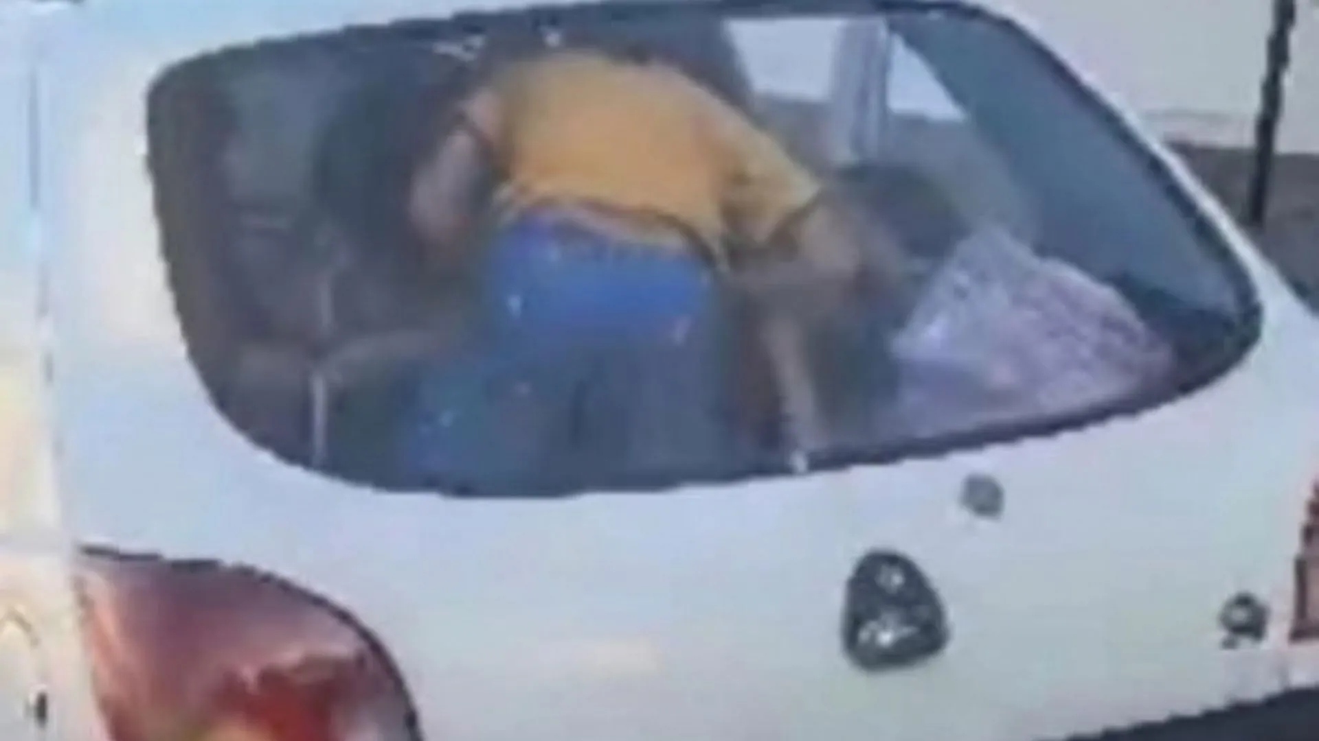 Criança é flagrada em porta-malas durante abordagem