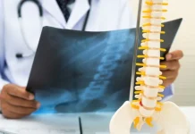 Mantidas penas a médico e ex-assessor parlamentar por esquema de fura-fila Mantidas penas a médico e ex-assessor parlamentar por esquema de ‘fura-fila’