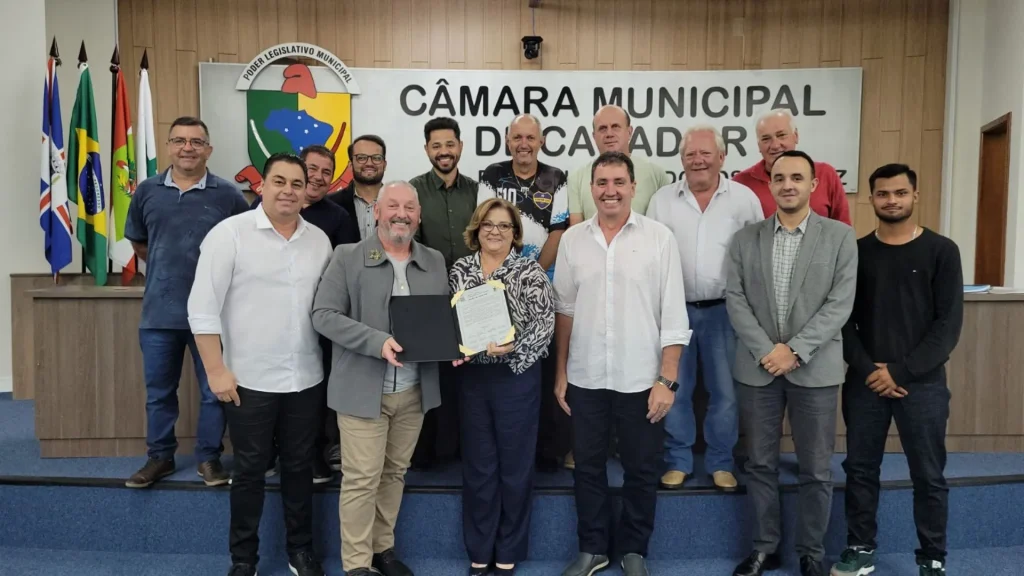 Câmara de Caçador reconhece trajetória de Malu à frente da Aceias