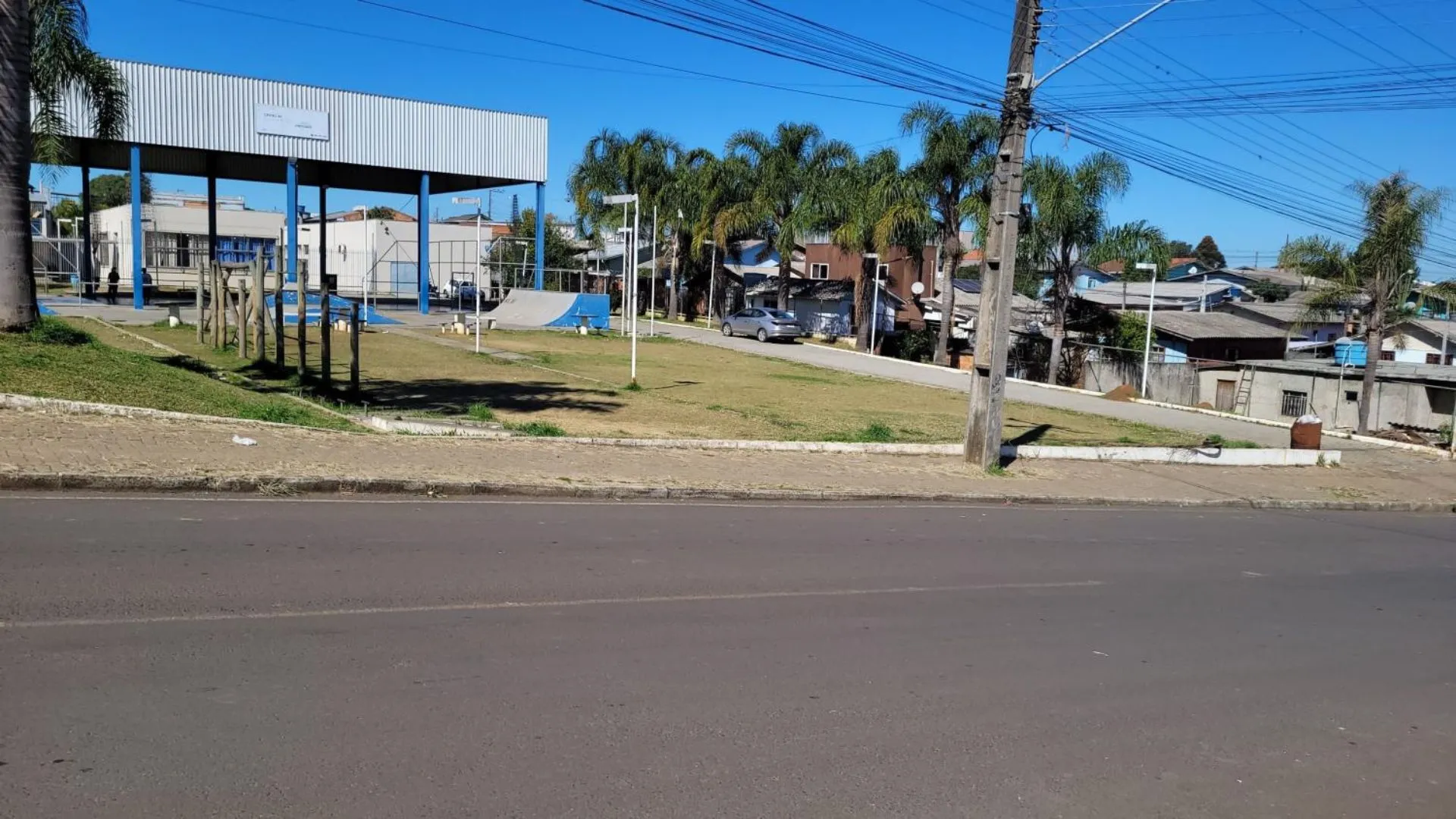 Vereador volta a cobrar cobertura e bancos no embarque de pacientes do TFD