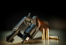 Polícia Militar apreende duas armas em escola de Canoinhas em 24h PM apreende duas armas em escola de Canoinhas em 24h