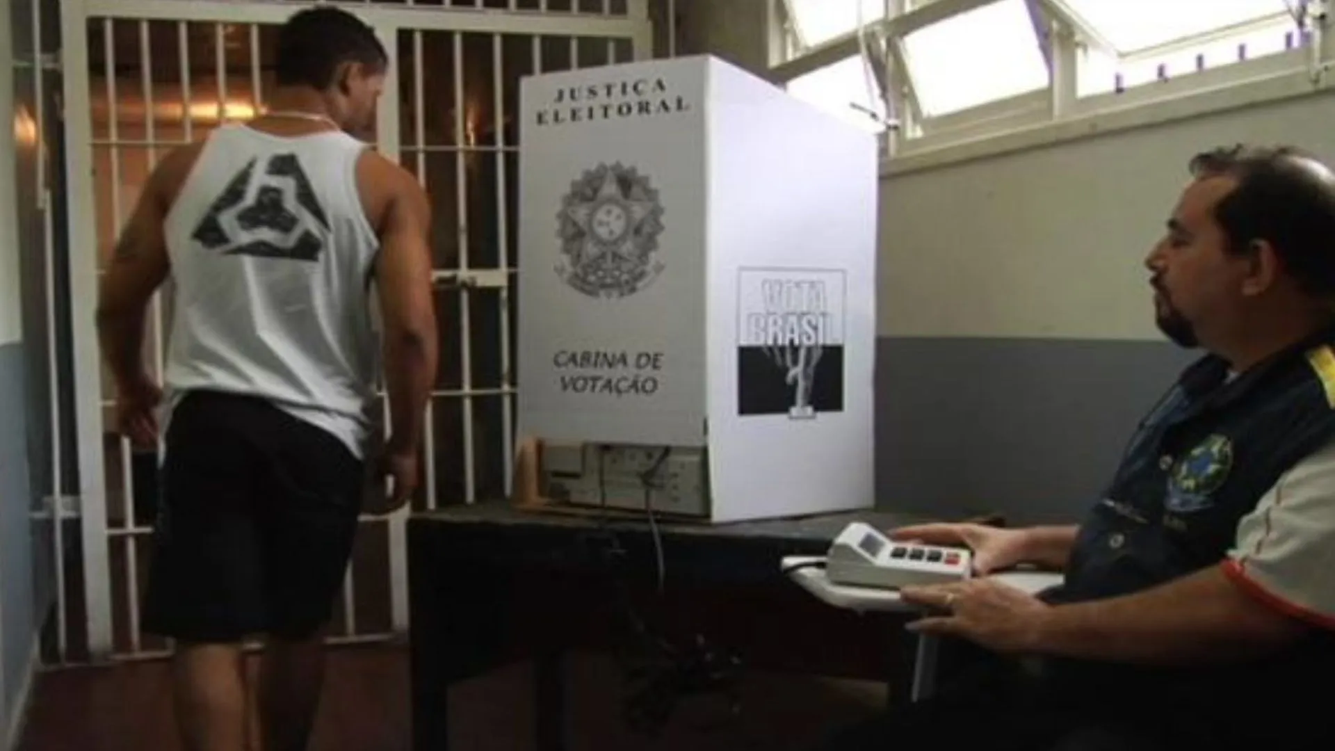 TSE garante voto de presos provisórios nas eleições de 2026