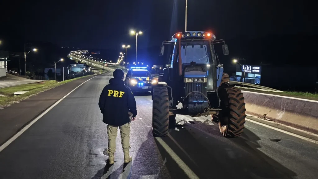 PRF recupera trator furtado após dois dias de fuga rumo ao Paraguai