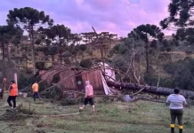 Defesa Civil investiga possível tornado em Santa Catarina Defesa Civil investiga possível tornado em Santa Catarina
