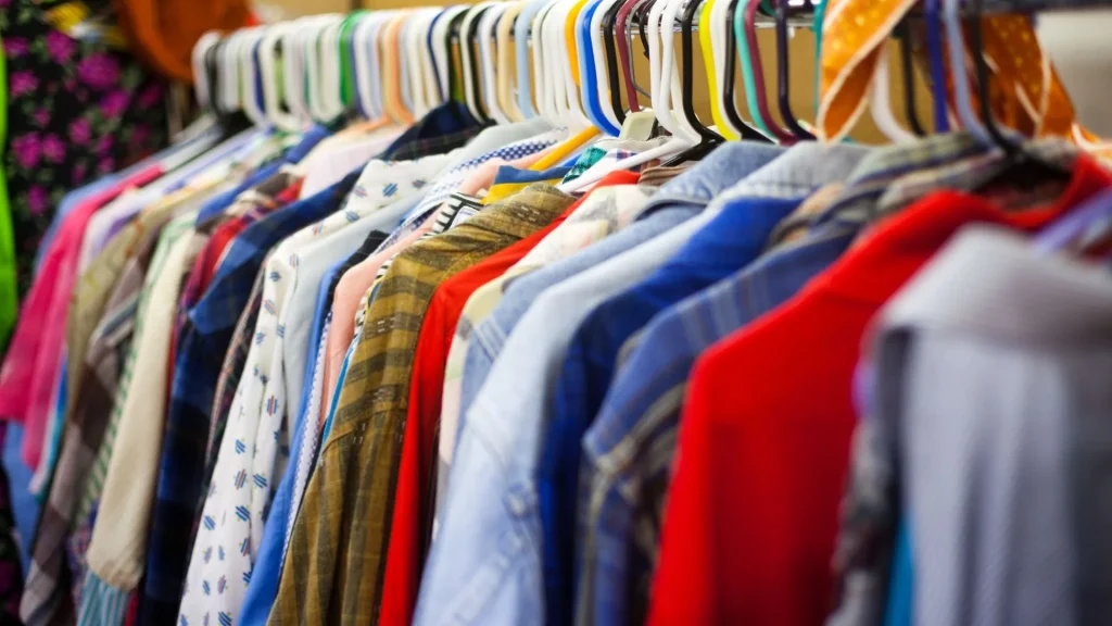 Cáritas de Videira promove 9º Bazar Solidário com roupas novas e preços acessíveis
