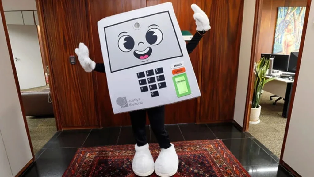 TSE celebra 30 ano da urna eletrônica e lança mascote Pilili