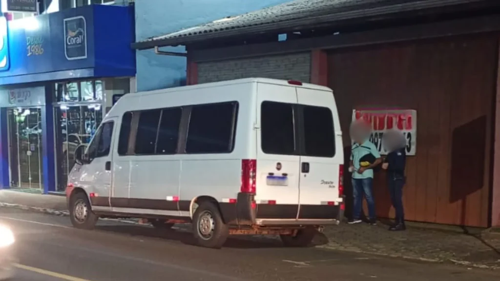 ORTRAVI retira de circulação van escolar clandestina em Videira