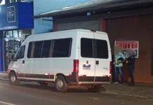 ORTRAVI retira de circulação van escolar clandestina em Videira ORTRAVI retira de circulação van escolar clandestina em Videira