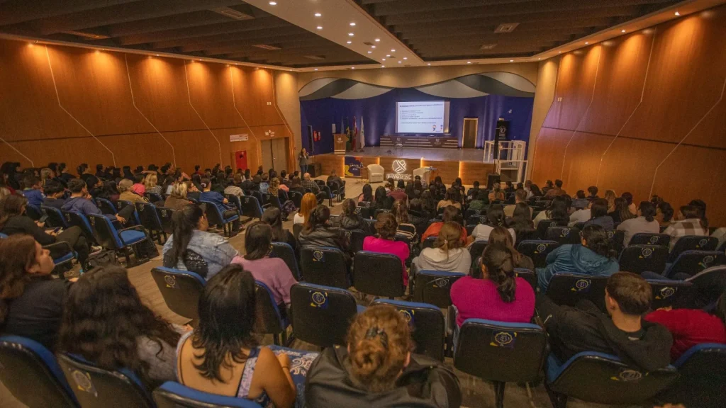 Professores participam de formação sobre inclusão e TEA em Videira