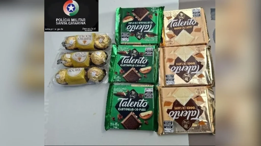 Homem é preso após furtar barras de chocolate em supermercado