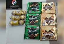 Homem é preso após furtar barras de chocolate em supermercado Homem é preso após furtar barras de chocolate em supermercado