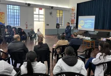 Gestantes e pais participam de palestra sobre prevenção e desobstrução em casos de engasgo em bebês Gestantes e pais participam de palestra sobre prevenção e desobstrução em casos de engasgo em bebês