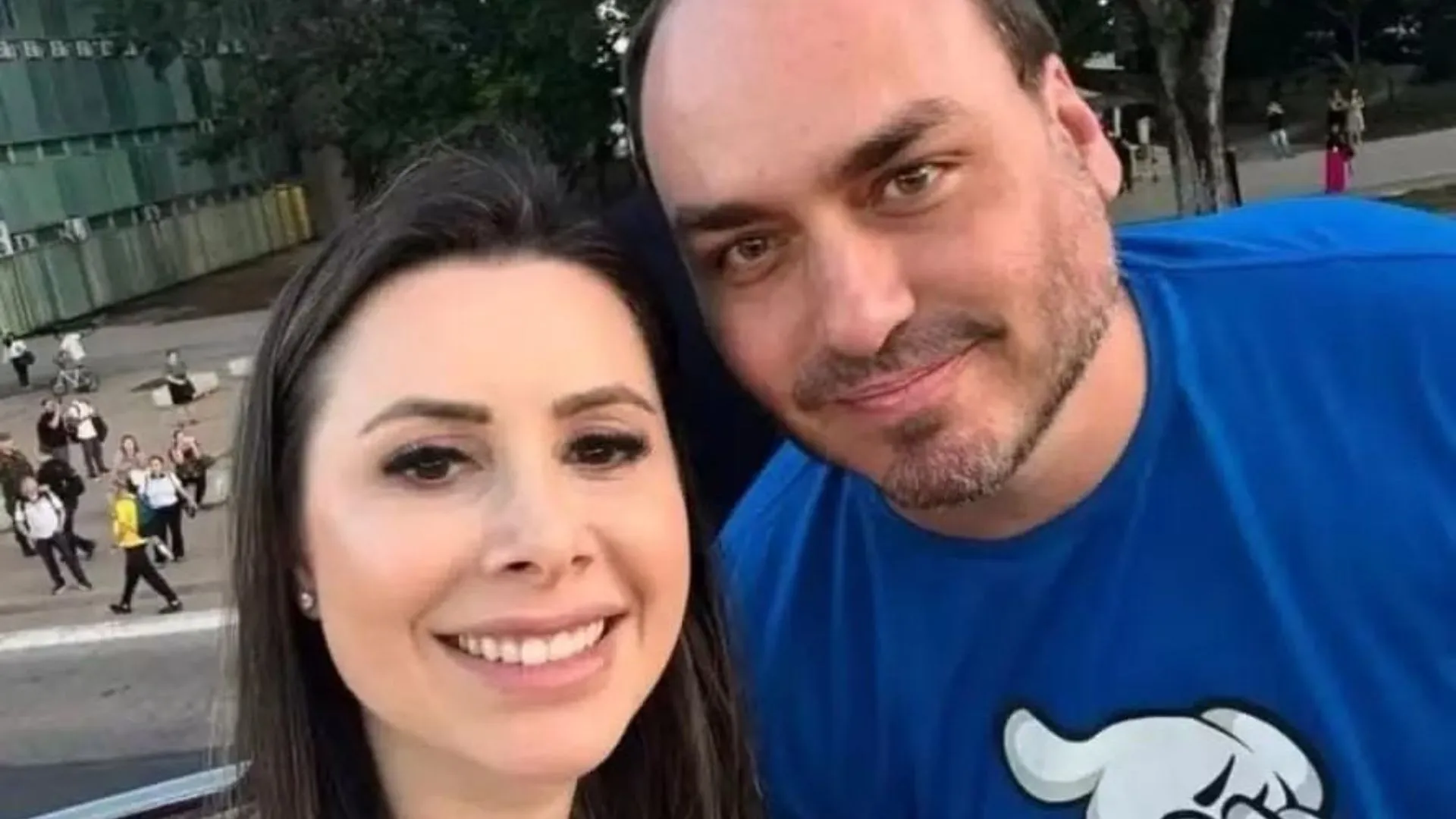 PL oficializa pré-candidaturas de Carlos Bolsonaro e Carol de Toni ao Senado por SC