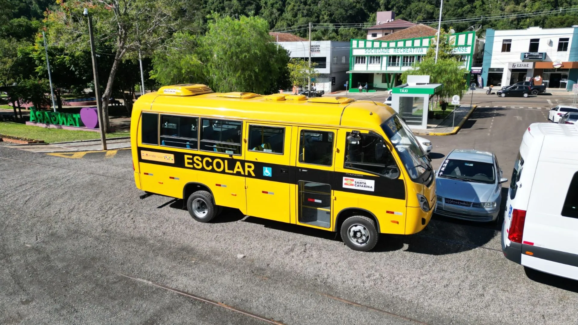Educação de Tangará é reforçada com novo ônibus escolar