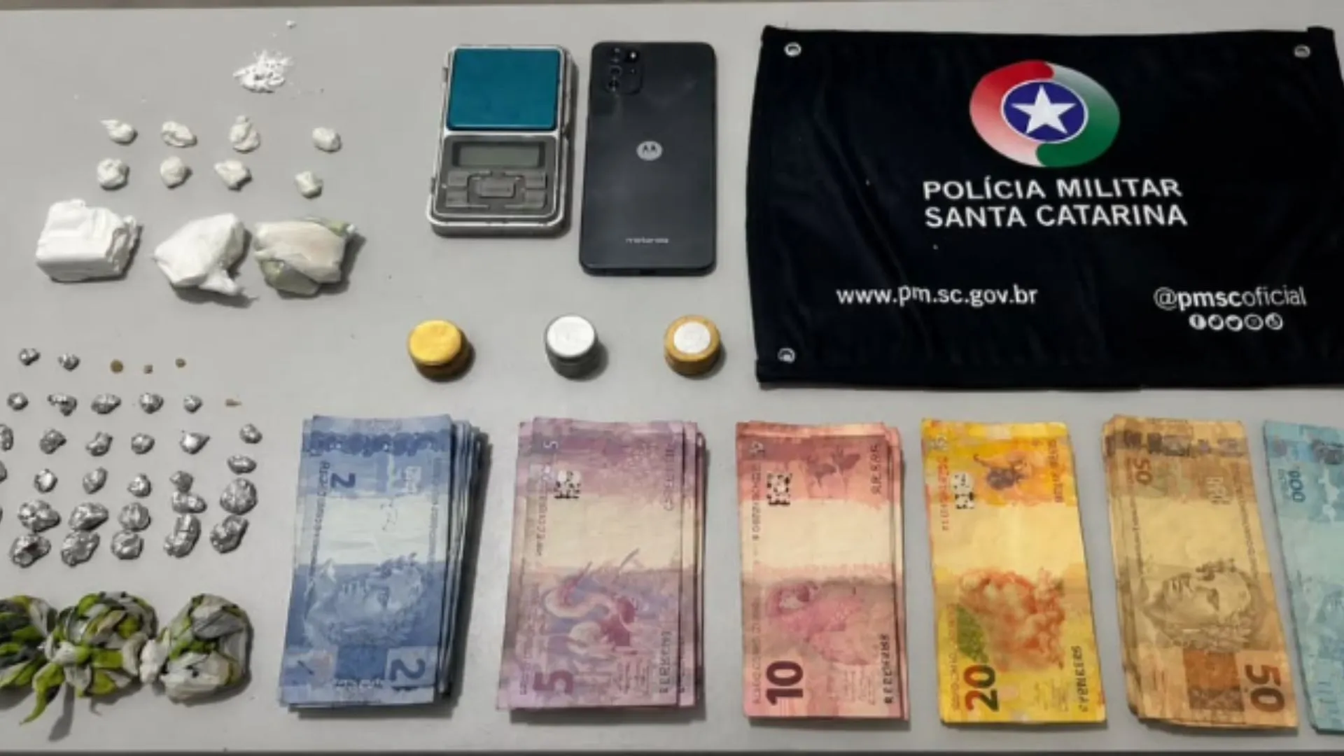 Polícia Militar prende mulher por tráfico de drogas em Fraiburgo