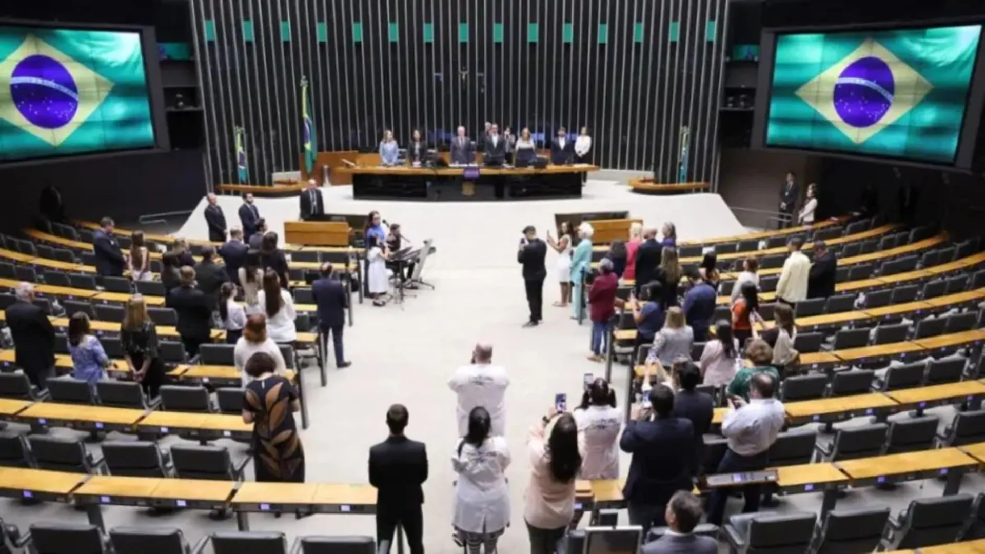 14 de 16 deputados de SC devem disputar reeleição em 2026
