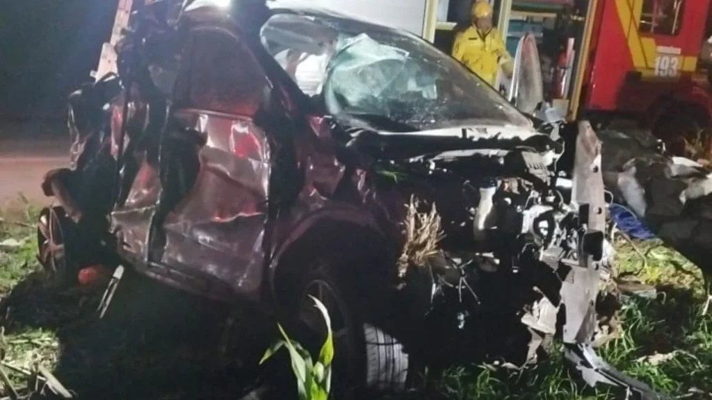 Motorista fica gravemente ferido após capotamento na BR-470