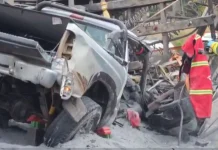 Grave acidente com carreta deixa feridos e provoca bloqueio total na BR-282 em SC Grave acidente com carreta deixa feridos e provoca bloqueio total na BR-282 em SC
