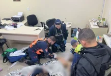 Adolescente fica gravemente ferido após ataque com canivete dentro de escola Adolescente fica gravemente ferido após ataque com canivete dentro de escola