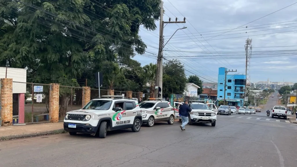 Adolescente fica gravemente ferido após ataque com canivete dentro de escola