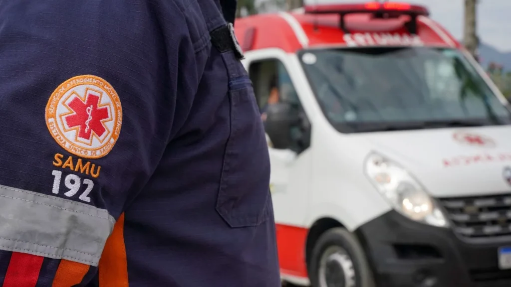Homem sofre grave acidente ao prender braço em máquina de moer carne em supermercado