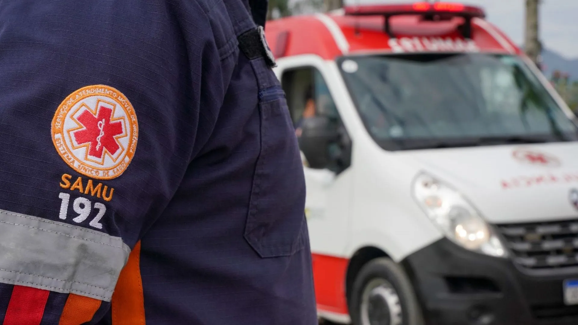 Homem sofre grave acidente ao prender braço em máquina de moer carne em supermercado