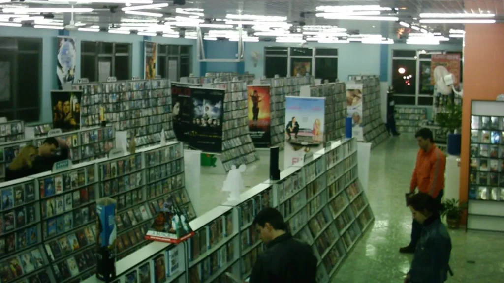Locadora de SC faz ação de doação de DVDs e movimenta cinéfilos de todo o país