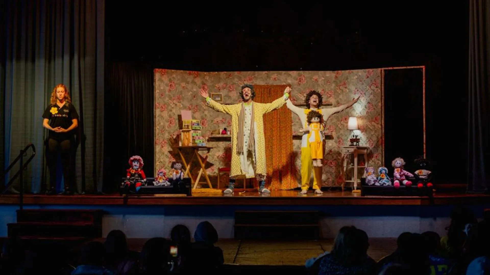 Peça teatral leva conscientização sobre abuso infantil para escolas da região