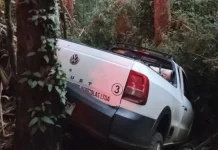 Motorista fica gravemente ferido após colisão contra árvores em Fraiburgo Motorista fica gravemente ferido após colisão contra árvores em Fraiburgo