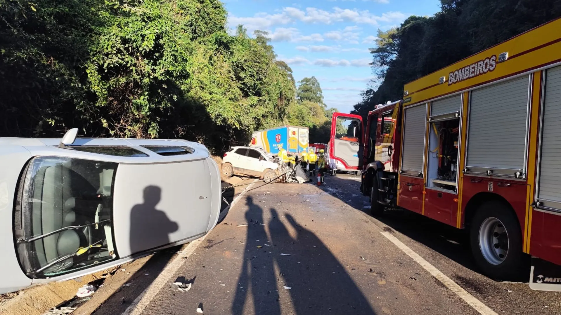 Motorista morre em grave acidente com cinco veículos na BR-282