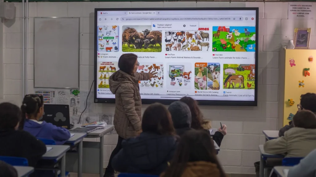 Videira moderniza escolas e instala lousas digitais em todas as salas de aula