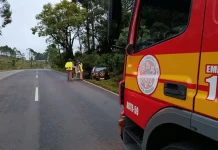 Família sai ilesa após carro sair da pista na SC-350 em Santa Cecília Família sai ilesa após carro sair da pista na SC-350 em Santa Cecília