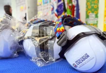 Estudantes atípicos de Caçador recebem abafadores Estudantes atípicos de Caçador recebem abafadores
