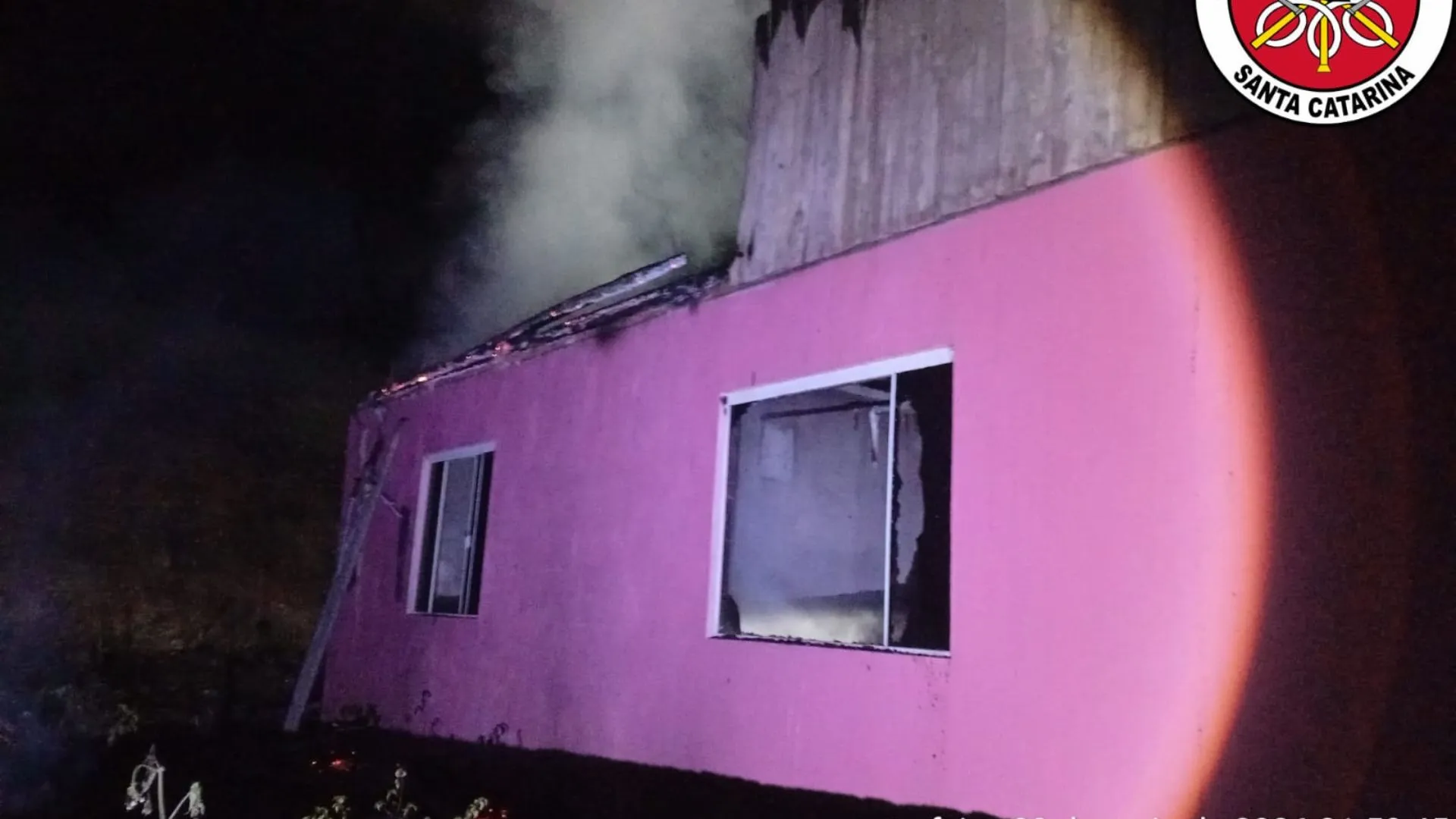 Incêndio destrói residência no interior de Ibiam