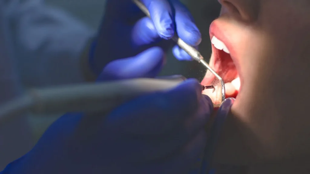 Dentista é denunciada após paciente perder parte da visão