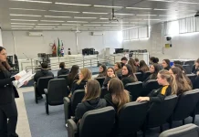Fórum de Caçador recebe alunos em atividade de orientação profissional Fórum de Caçador recebe alunos em atividade de orientação profissional