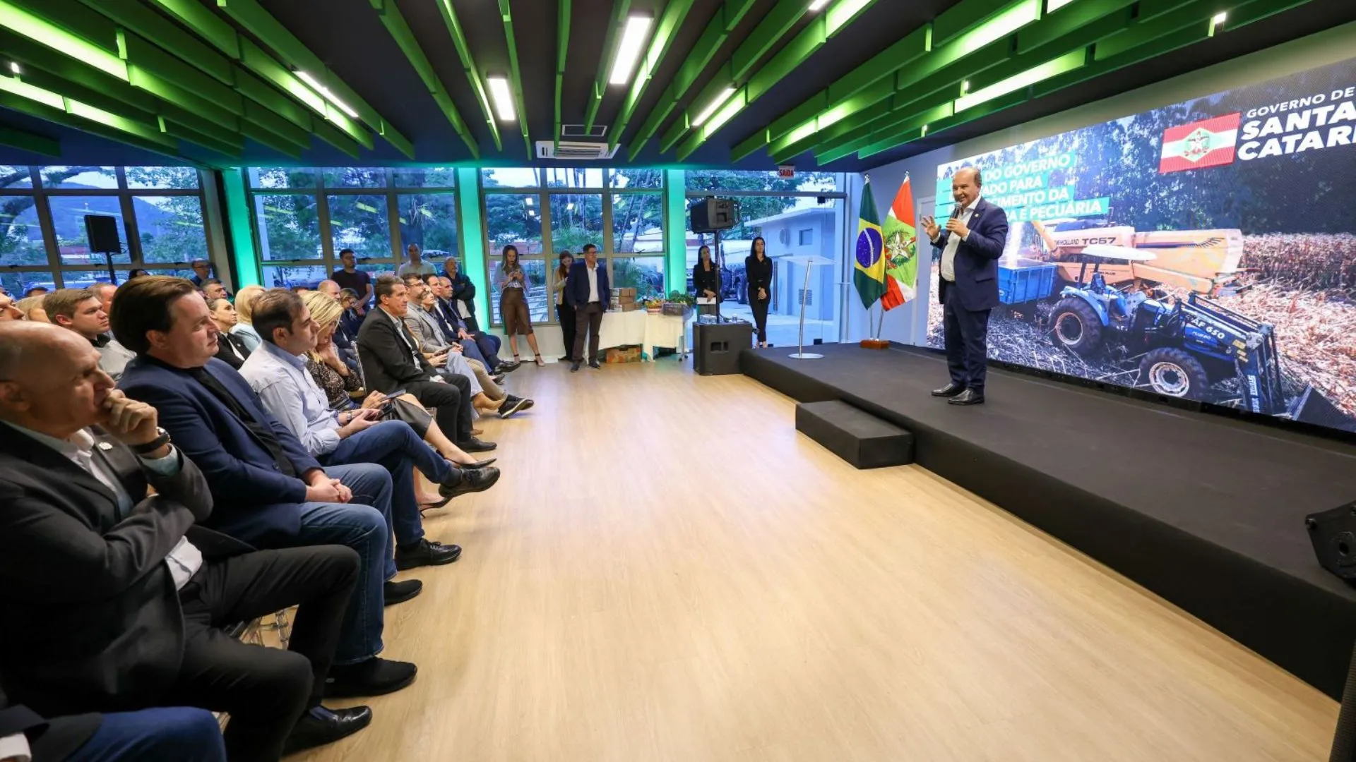 SC fortalece agro com equipamentos e incentivo à produção