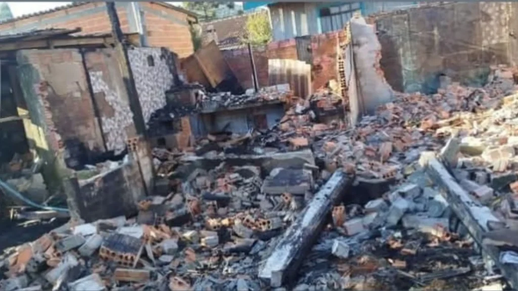 Família perde casa em incêndio e comunidade inicia campanha