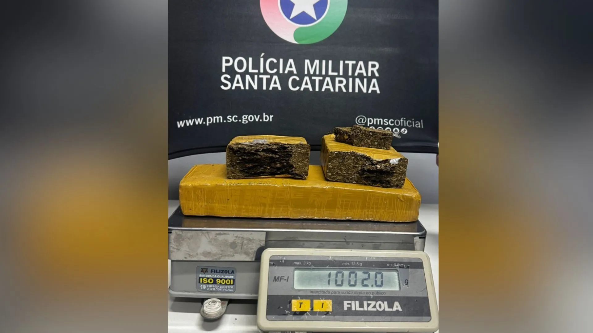 PM apreende 1 kg de maconha e prende suspeito em Caçador