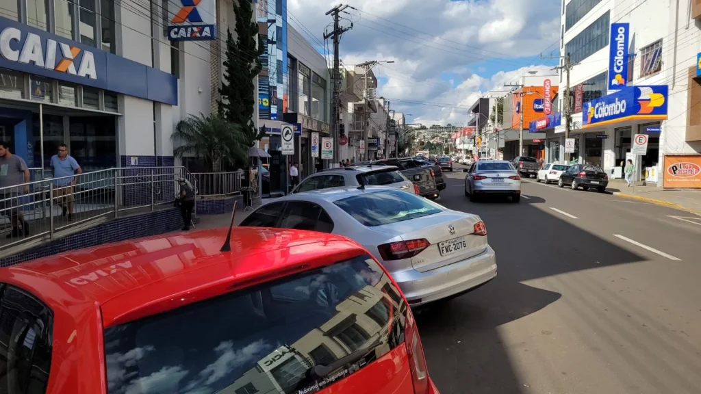 Vereador cobra informações sobre implantação do estacionamento rotativo