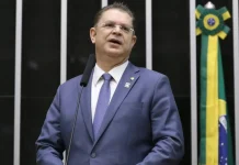 PL anuncia apoio ao fim da escala 6×1 e propõe jornada 4×3 PL anuncia apoio ao fim da escala 6x1 e propõe jornada 4x3