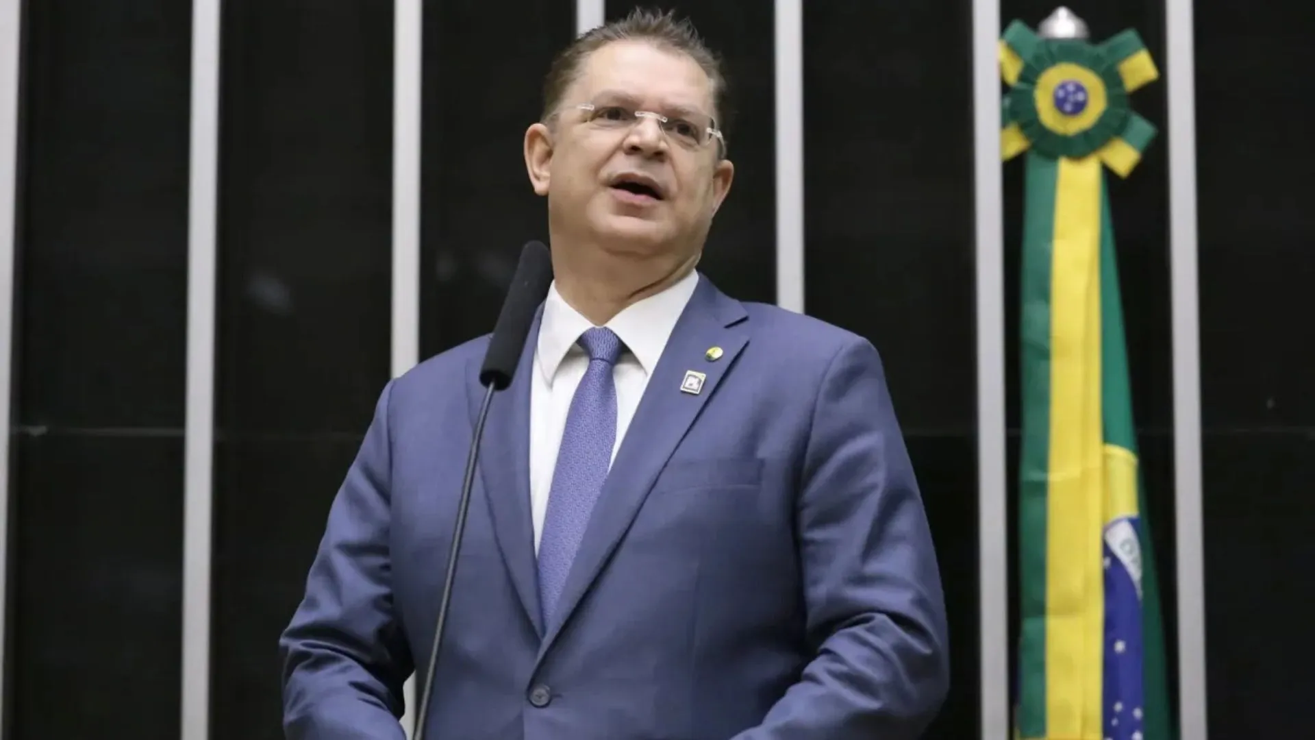 PL anuncia apoio ao fim da escala 6x1 e propõe jornada 4x3